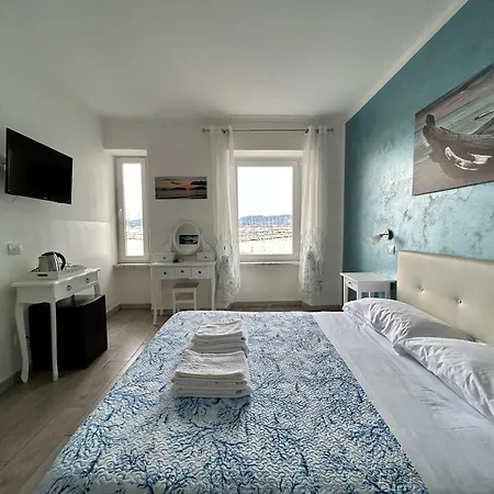 Fezzano / Portovenere Stilish Double With Sea View, Balcony Or Small Courtyard 게스트하우스
