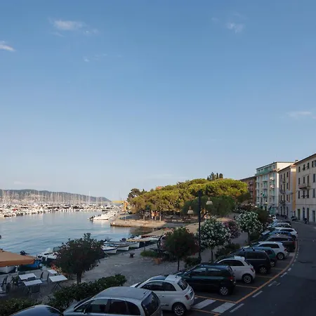 Fezzano / Portovenere Stilish Double With Sea View, Balcony Or Small Courtyard Vendégház 3*