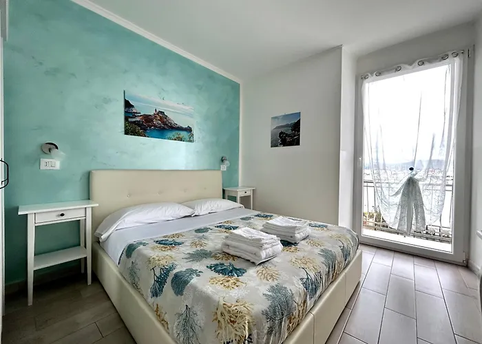 Fezzano / Portovenere Stilish Double With Sea View, Balcony Or Small Courtyard Vendégház Fezzano