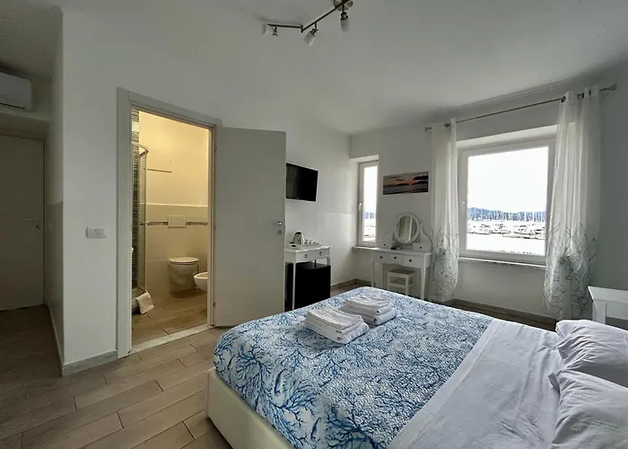 Fezzano / Portovenere Stilish Double With Sea View, Balcony Or Small Courtyard 3* Fezzano