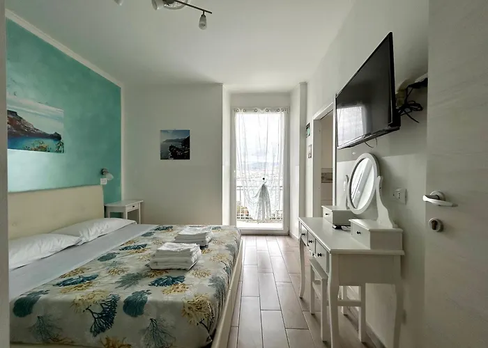 Fezzano / Portovenere Stilish Double With Sea View, Balcony Or Small Courtyard Vendégház 3*