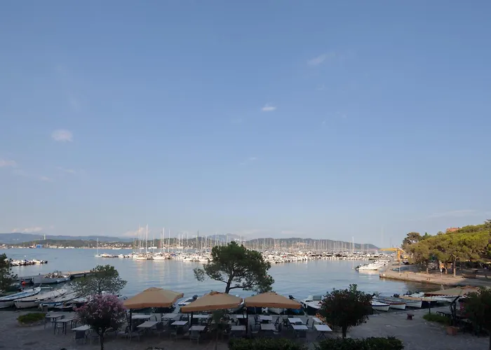 Fezzano / Portovenere Stilish Double With Sea View, Balcony Or Small Courtyard Vendégház 3*