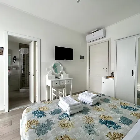Fezzano / Portovenere Stilish Double With Sea View, Balcony Or Small Courtyard