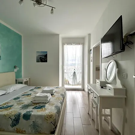 Fezzano / Portovenere Stilish Double With Sea View, Balcony Or Small Courtyard Affittacamere *