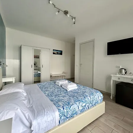 Fezzano / Portovenere Stilish Double With Sea View, Balcony Or Small Courtyard Vendégház Fezzano