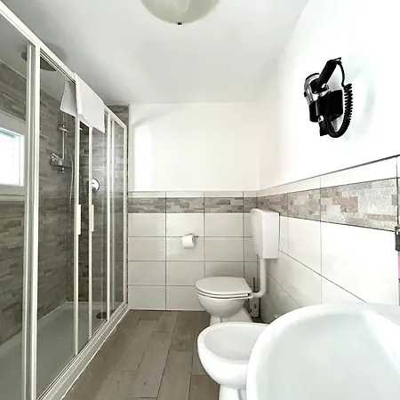 Fezzano / Portovenere Stilish Double With Sea View, Balcony Or Small Courtyard Affittacamere