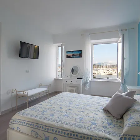Fezzano / Portovenere Stilish Double With Sea View, Balcony Or Small Courtyard *