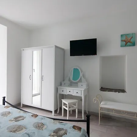 Fezzano / Portovenere Stilish Double With Sea View, Balcony Or Small Courtyard Affittacamere