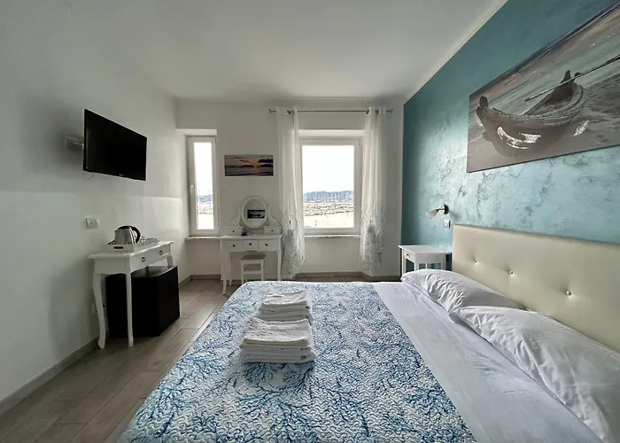 Fezzano / Portovenere Stilish Double With Sea View, Balcony Or Small Courtyard Gasthof