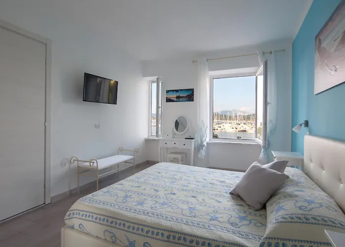 Fezzano / Portovenere Stilish Double With Sea View, Balcony Or Small Courtyard 3*