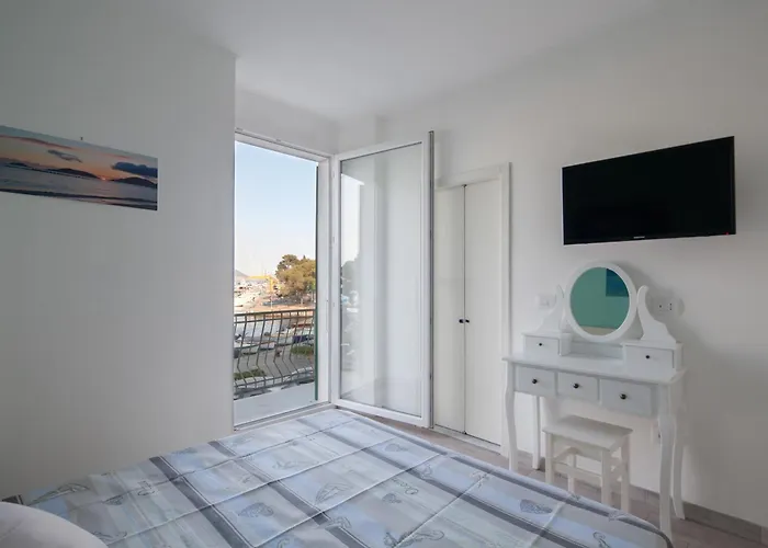 Fezzano / Portovenere Stilish Double With Sea View, Balcony Or Small Courtyard 3*